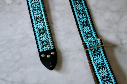 Azur 'Poinsettia' Guitar/Bass Hippie Strap