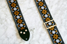 Load image into Gallery viewer, Rooftop&#39; Guitar/Bass Hippie Strap
