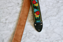 Load image into Gallery viewer, Dahlia&#39; Guitar/Bass Hippie Strap
